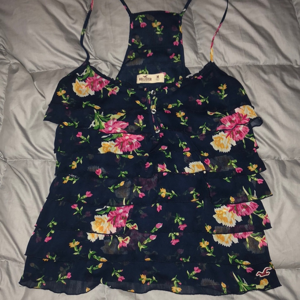 Hollister size medium top